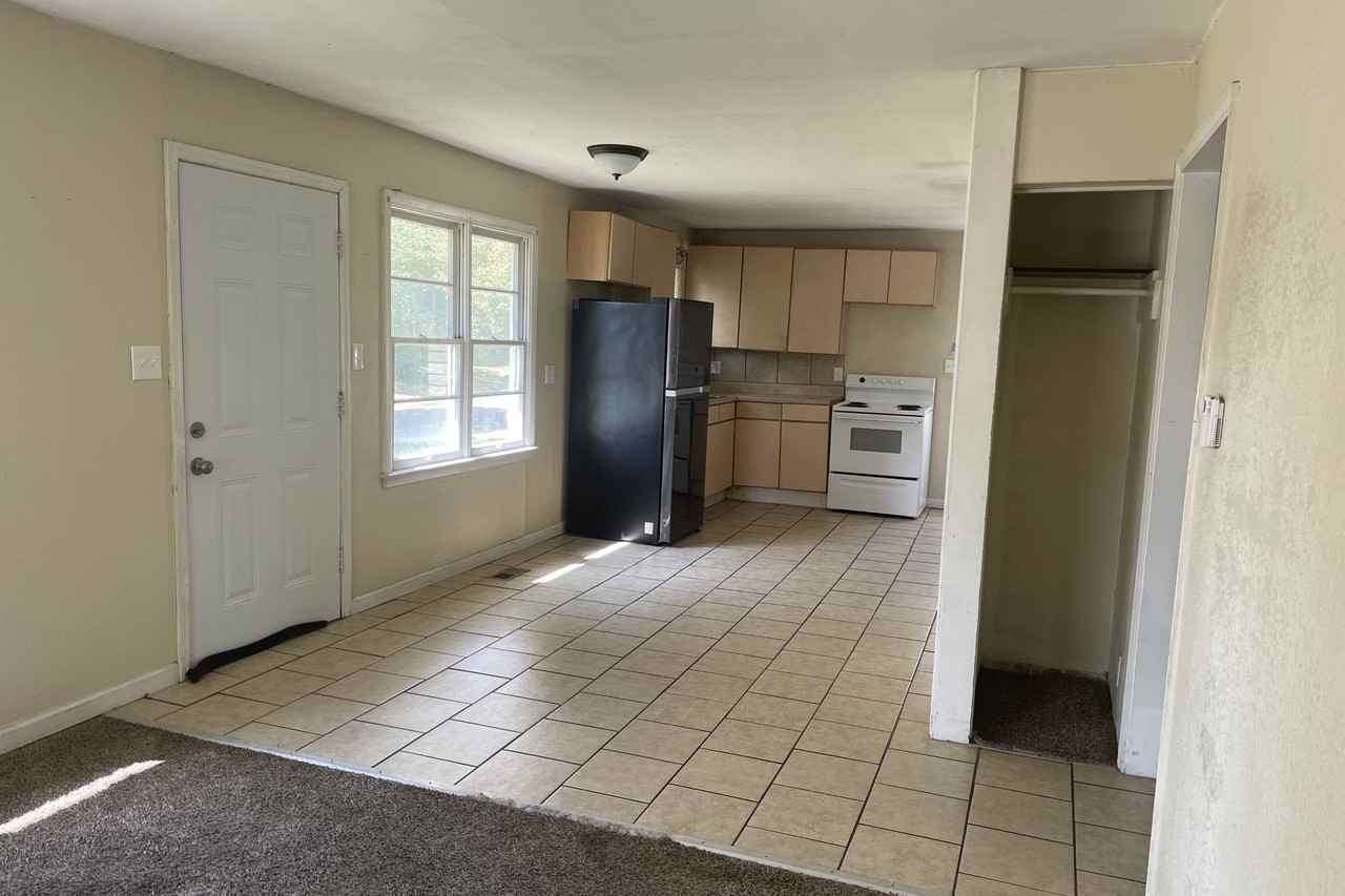 2734 Se Massachusetts Ave - Photo 2 of 10