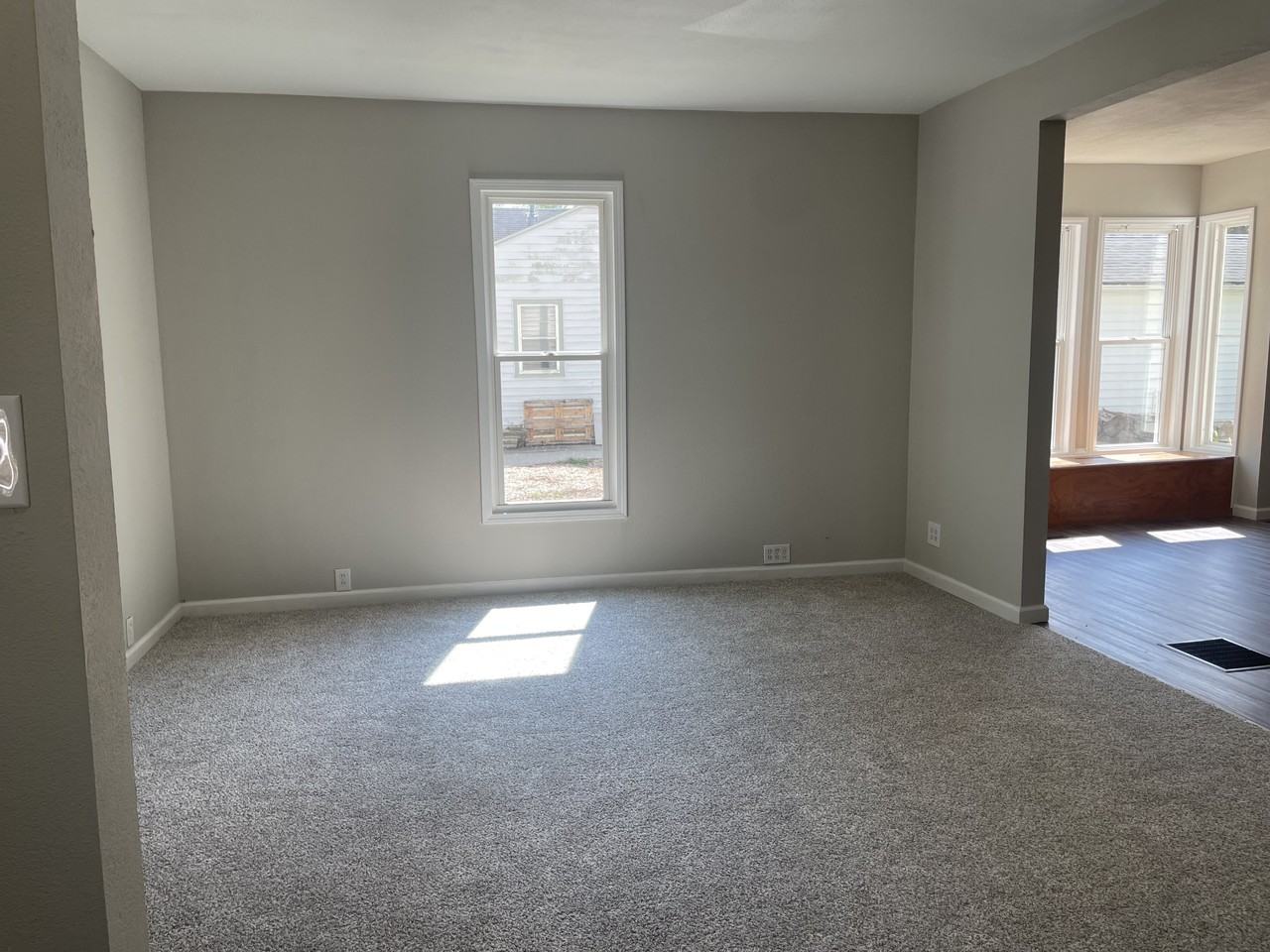 1037 Ne Winfield Ave - Photo 2 of 17