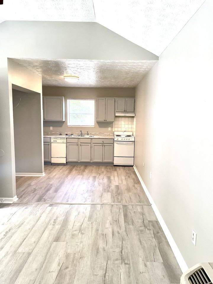 5228 Mcintyre Rd - Photo 3 of 10