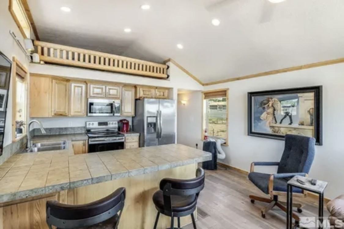 10715 Santa Fe Rd - Photo 3 of 11