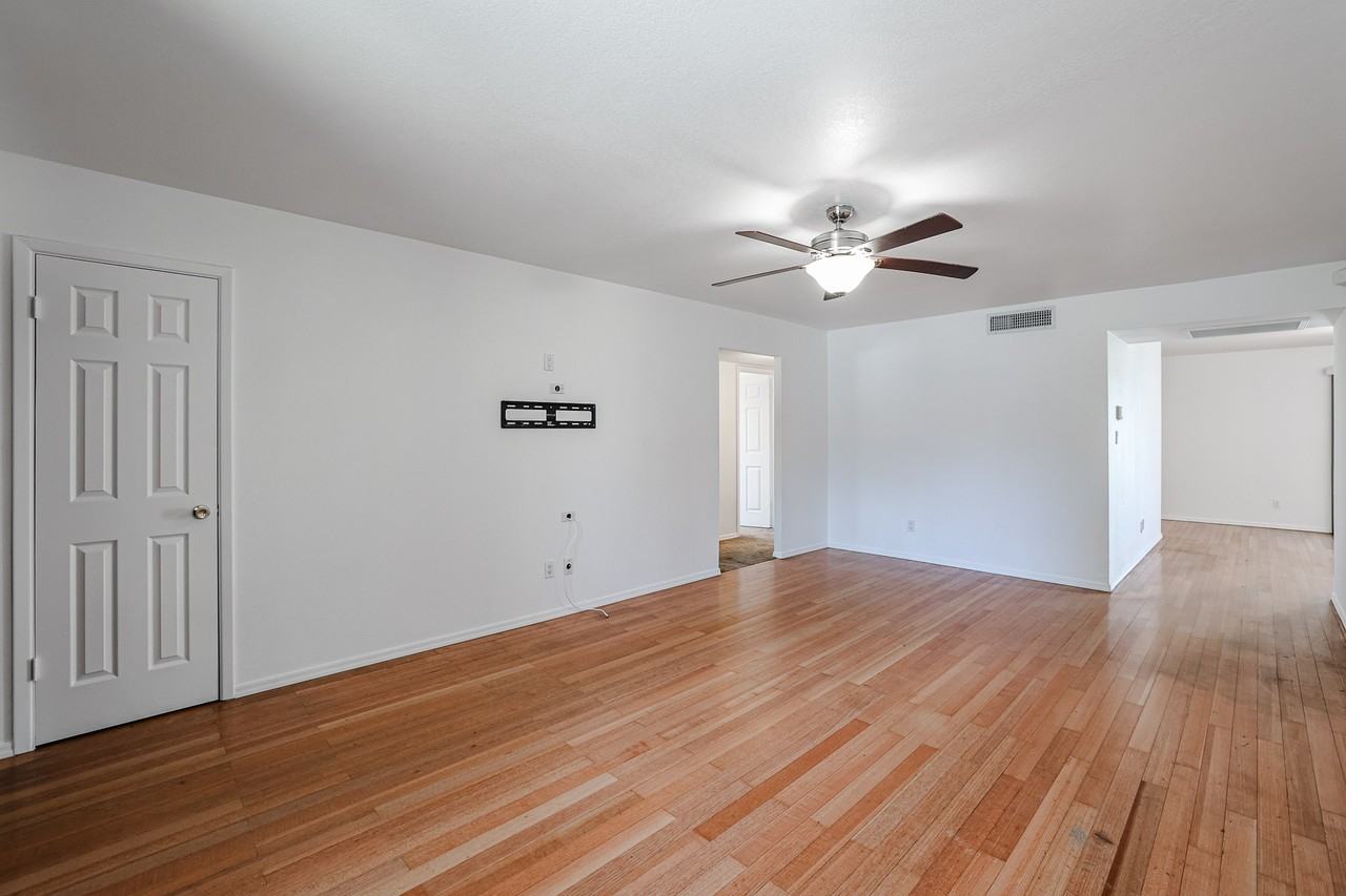 1944 E Richards Dr - Photo 4 of 34