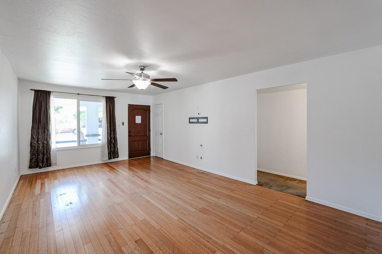 1944 E Richards Dr - Photo 5 of 34