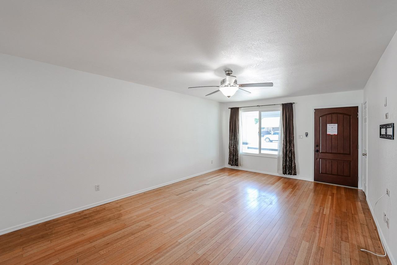 1944 E Richards Dr - Photo 6 of 34