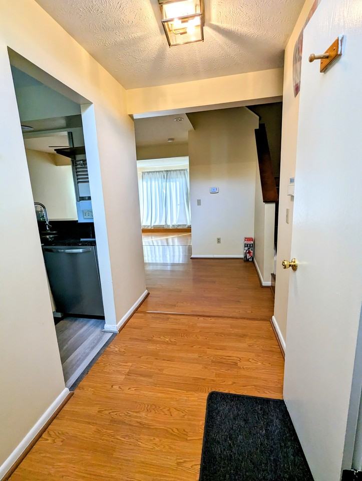 9455 Hunters Creek Dr - Photo 2 of 20