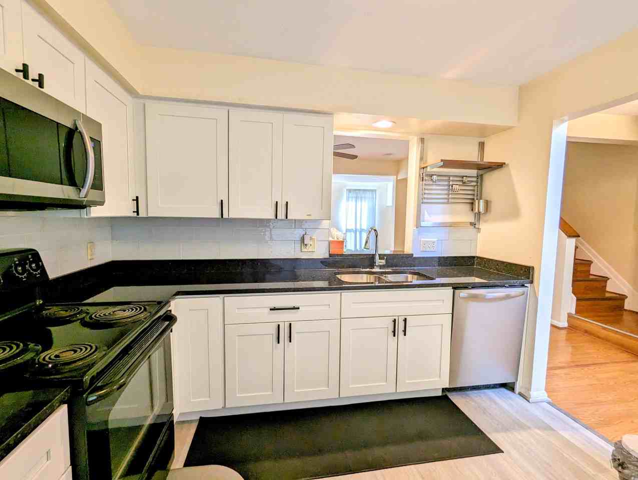 9455 Hunters Creek Dr - Photo 3 of 20