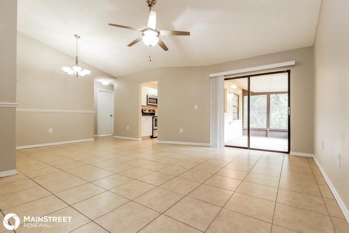 8010 Hathaway Dr - Photo 3 of 16