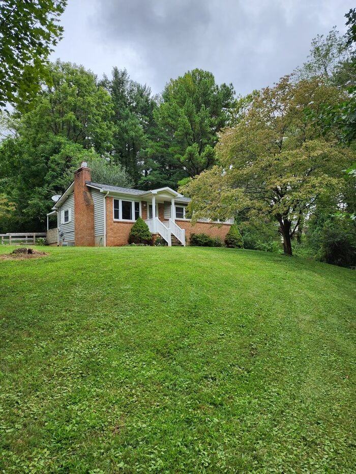 341 Bee Tree Rd - Photo 3 of 21