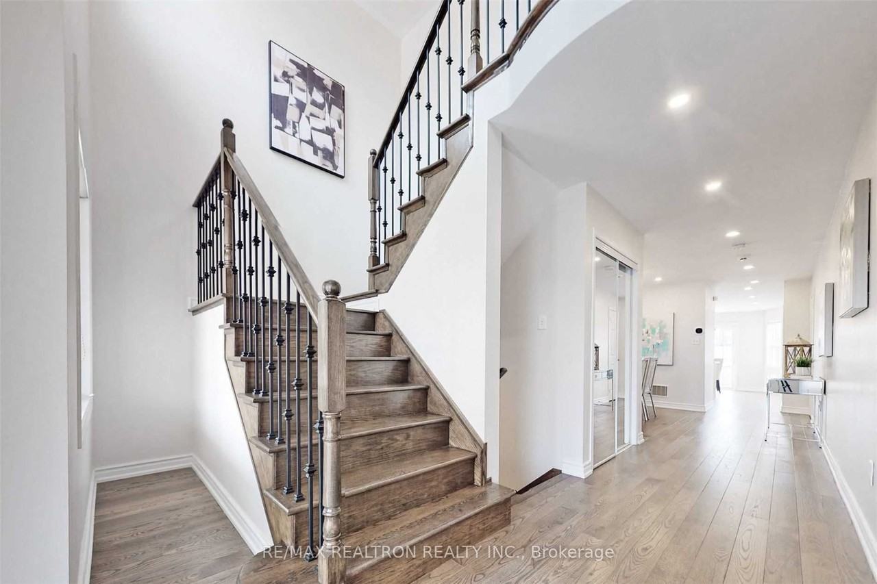 204 Beverley Glen Boulevard - Photo 2 of 20