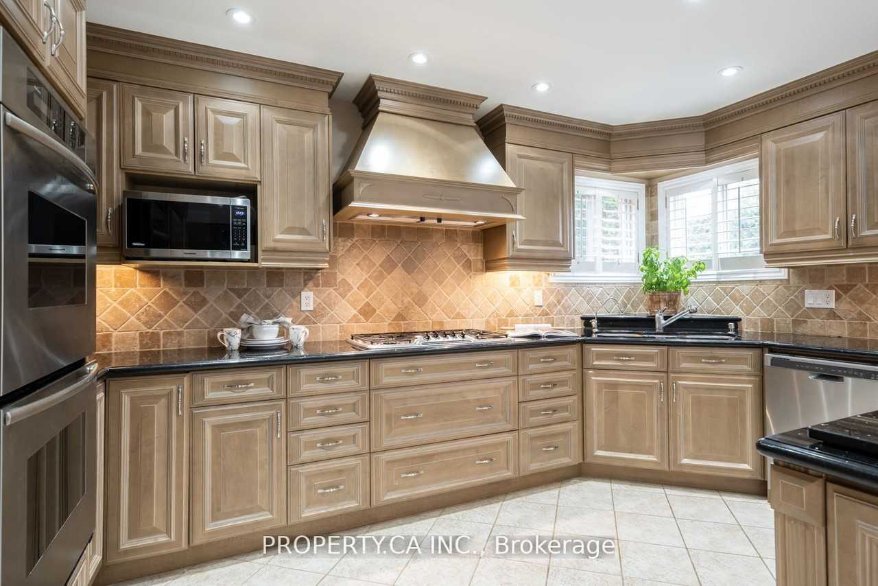 204 Beverley Glen Boulevard - Photo 3 of 20