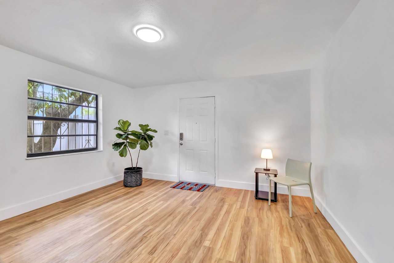 E 16th St - Photo 6 of 18