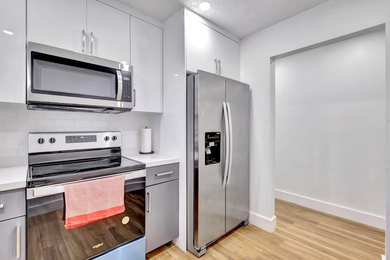 E 16th St - Photo 7 of 18