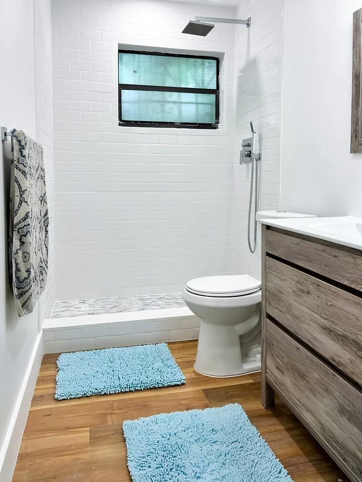 E 16th St - Photo 5 of 18