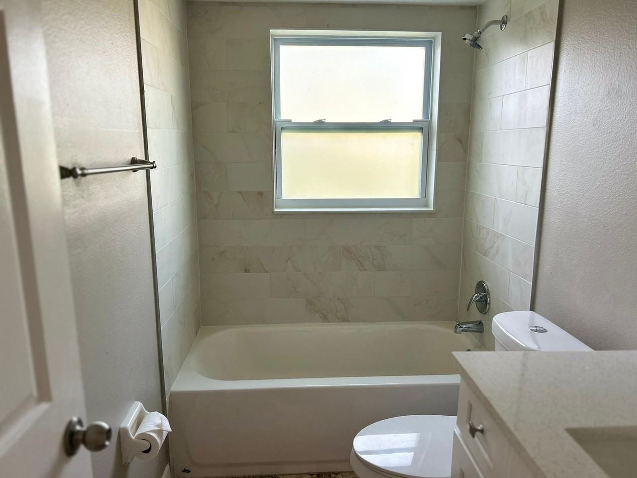 912 Park Valley Cir #1 - Photo 7 of 27