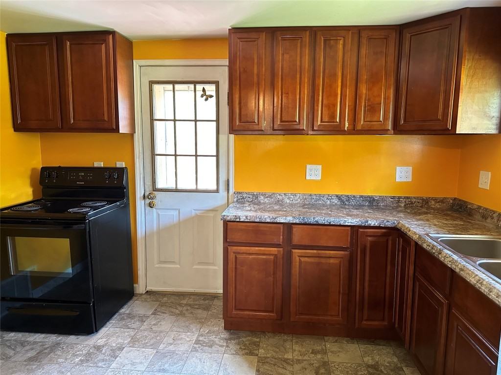 135 W Chenango Rd - Photo 3 of 18