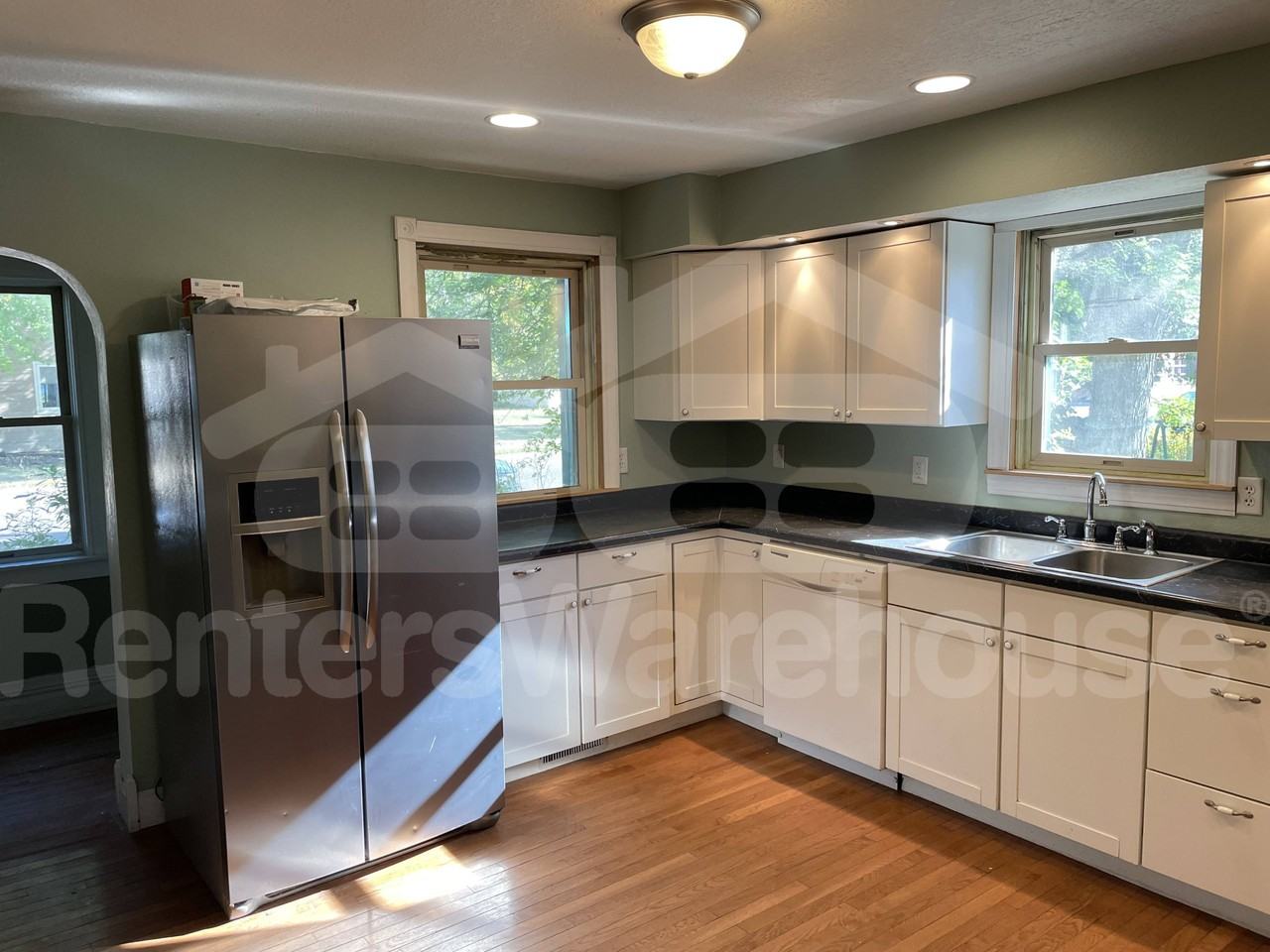 121 Elm St W - Photo 2 of 10