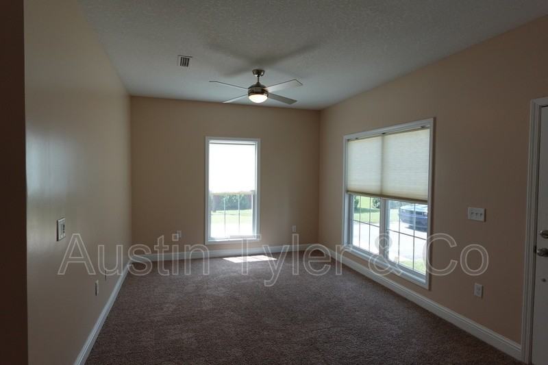 2934 Westmanor Dr - Photo 2 of 22