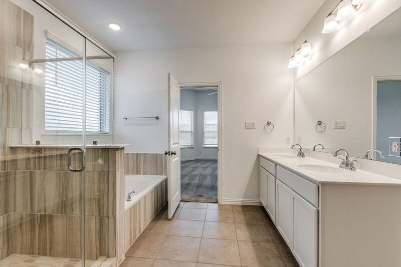 1501 Ross Ave - Photo 4 of 13