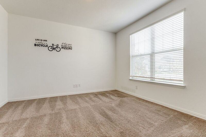 1501 Ross Ave - Photo 7 of 13