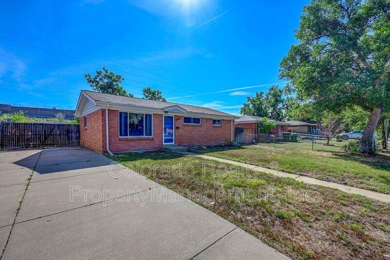 2738 Xanadu St - Photo 2 of 31