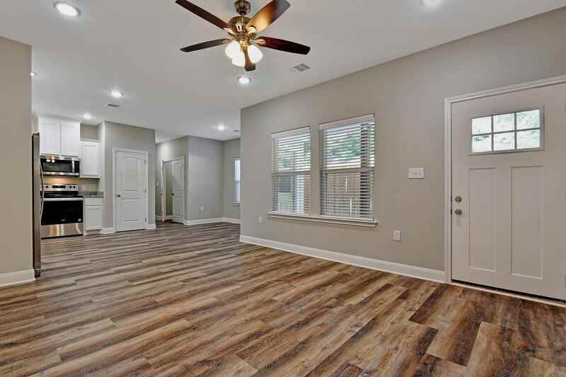 1042 Dubois St - Photo 3 of 11