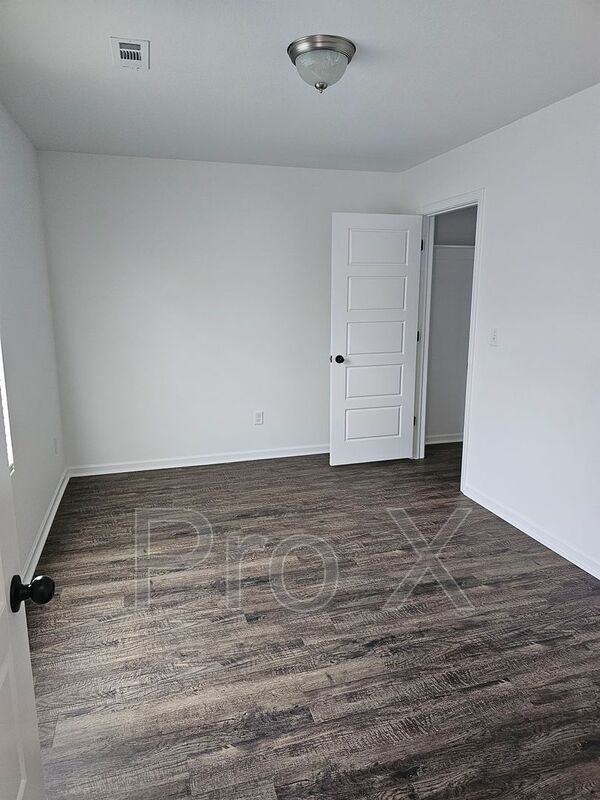 511 N Roney St - Photo 2 of 8