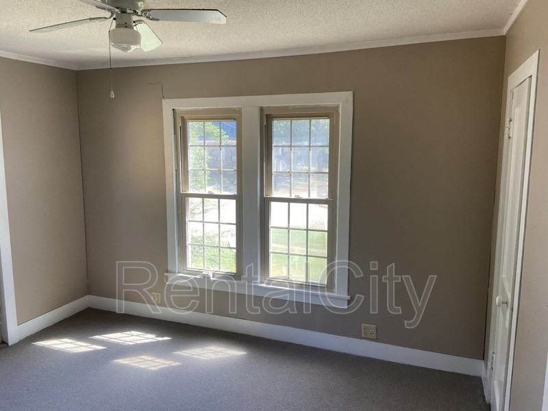 219 Broadway Ave - Photo 2 of 9