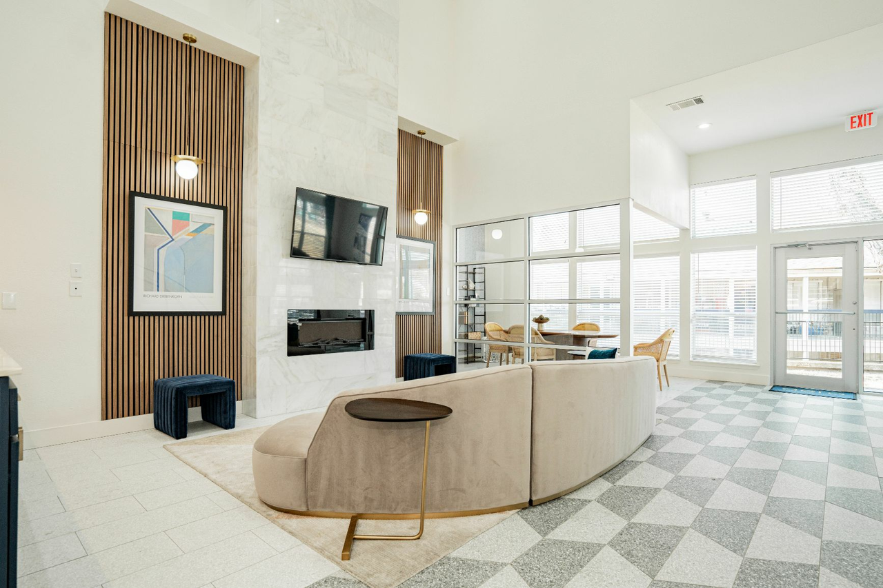 Aero White Rock - Photo 4 of 46