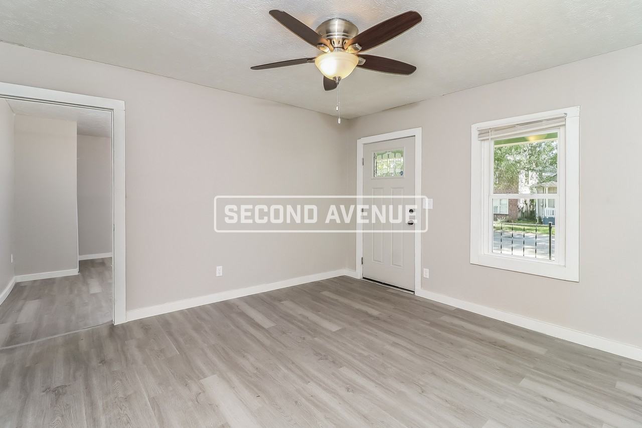 1178 Simmons Ave - Photo 2 of 12