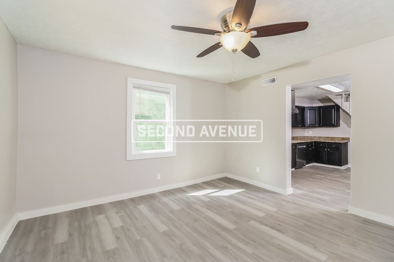 1178 Simmons Ave - Photo 3 of 12