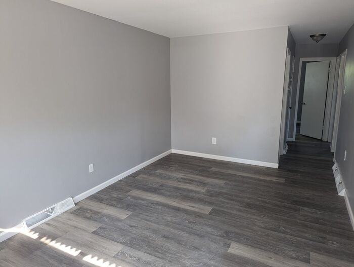 4107 Beachwood Ave - Photo 3 of 9