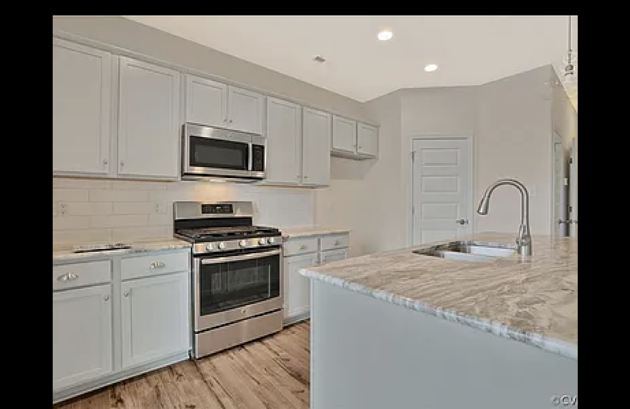 18504 Palisades Rdg - Photo 3 of 20