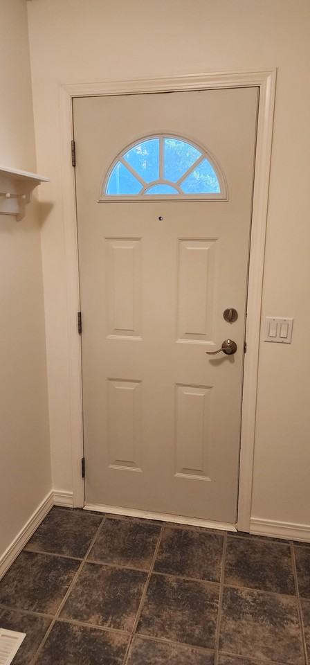 Spacious 3 Bed 1.5 Bath Townhouse*In - Photo 3 of 50