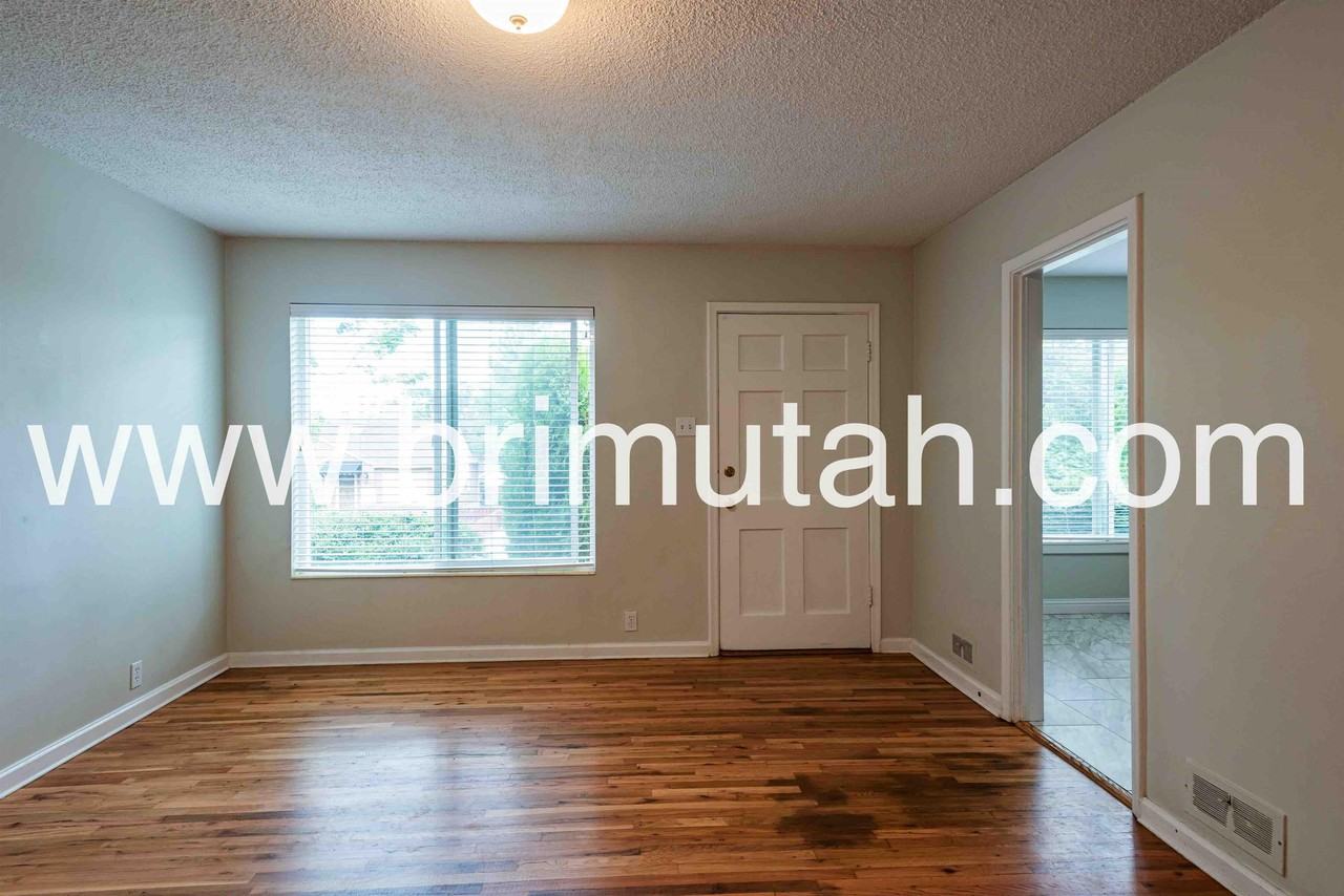 2531 S Melbourne St #2531 - Photo 3 of 16