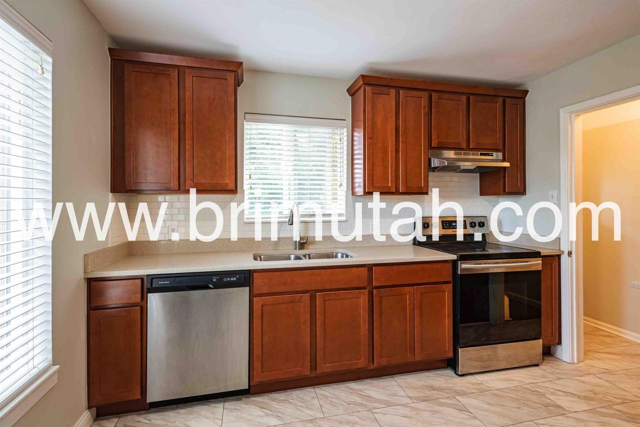 2531 S Melbourne St #2531 - Photo 4 of 16