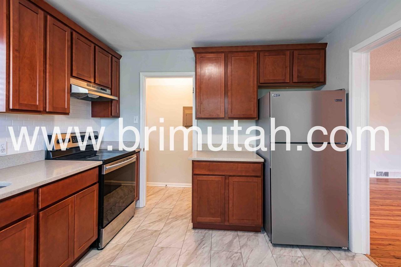 2531 S Melbourne St #2531 - Photo 5 of 16