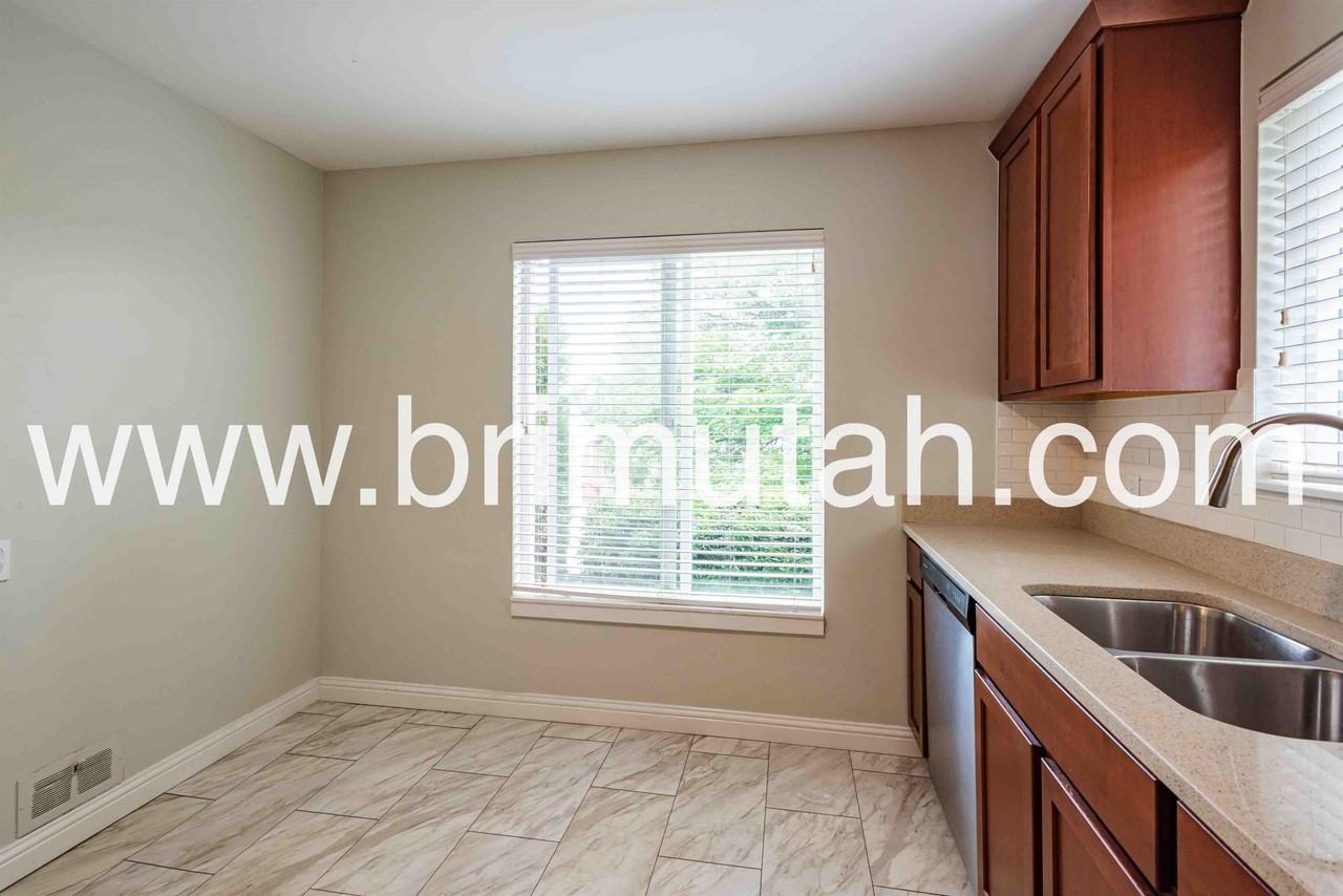 2531 S Melbourne St #2531 - Photo 6 of 16