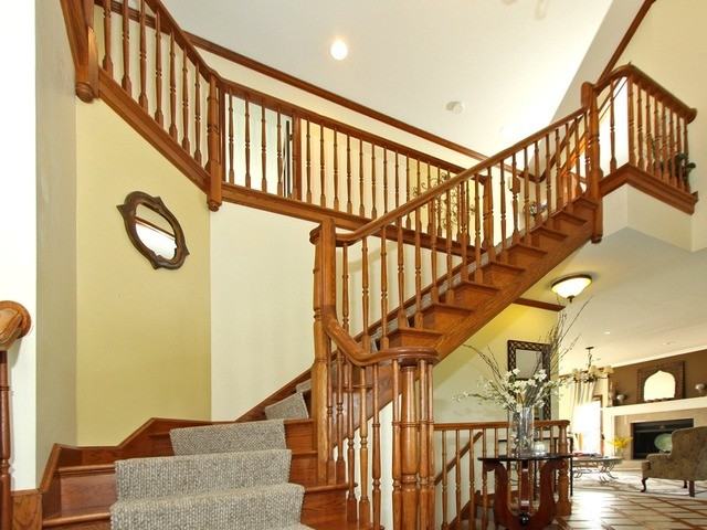 1015 Country Ln - Photo 2 of 23