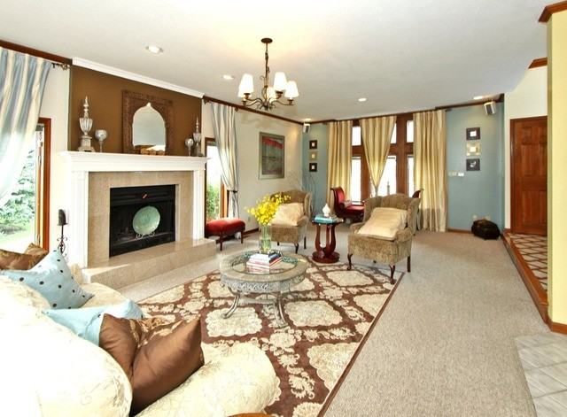 1015 Country Ln - Photo 3 of 23