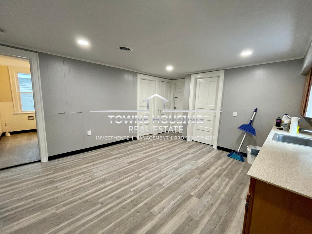 111 Southside Parkway - Front House upper - Photo 2 of 23