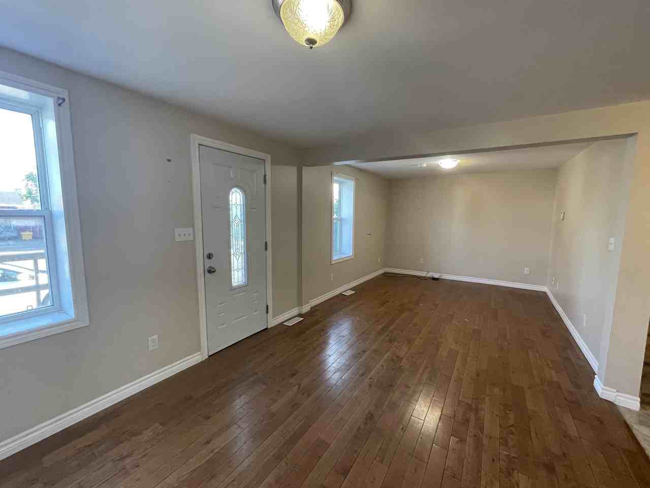 268 Kirby Ave - Photo 2 of 8