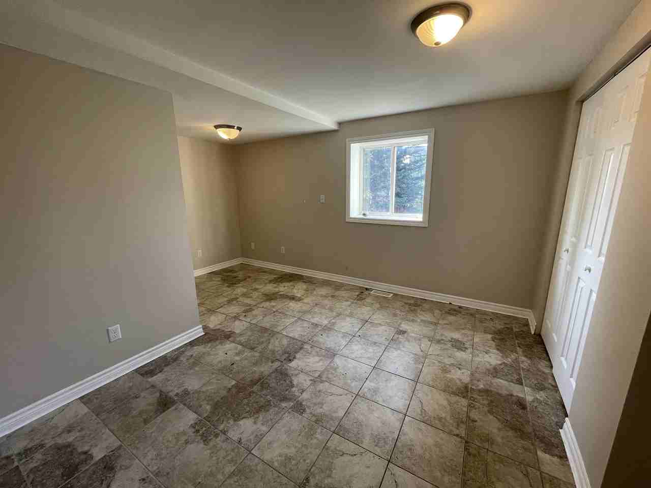 268 Kirby Ave - Photo 3 of 8