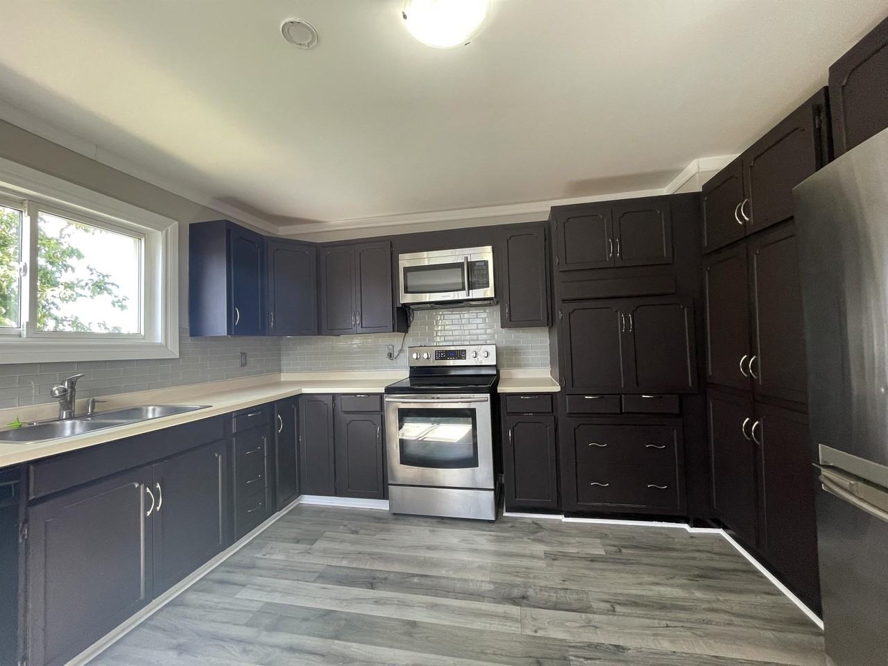 231 Elm St N - Photo 2 of 10