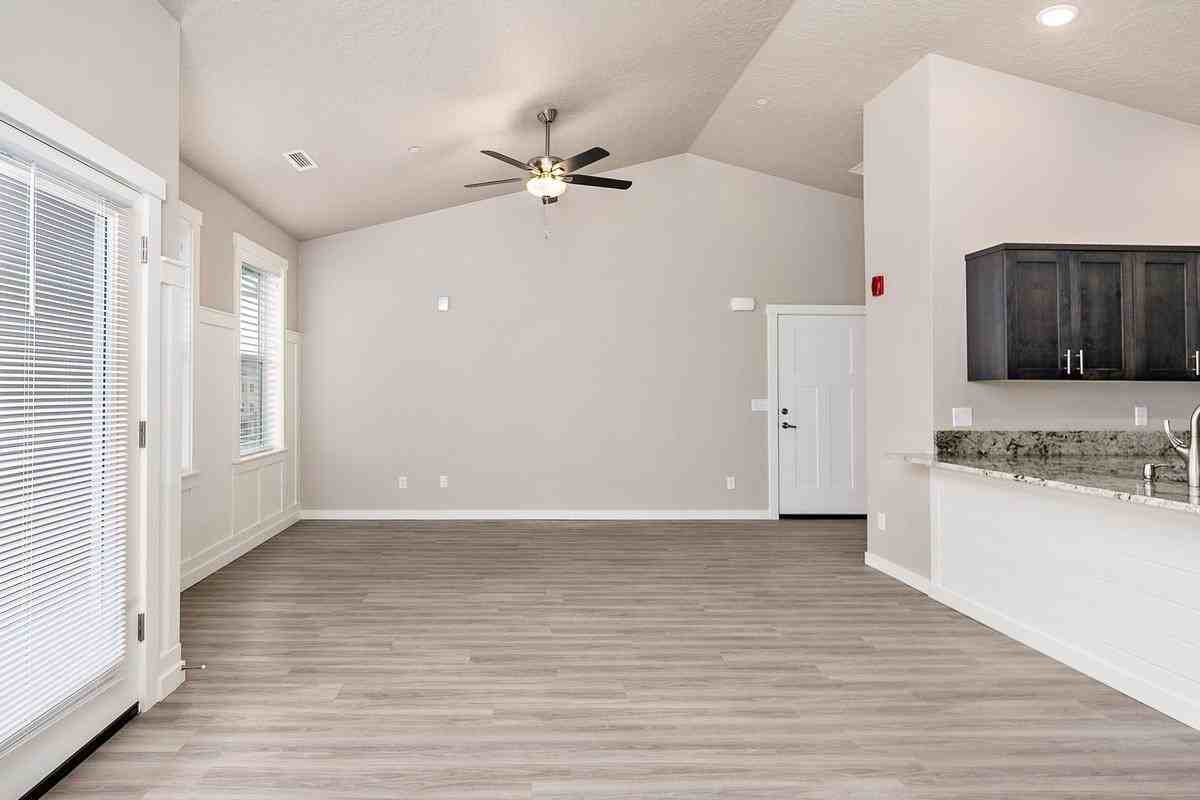 10201 Cherry Lane - Photo 6 of 12