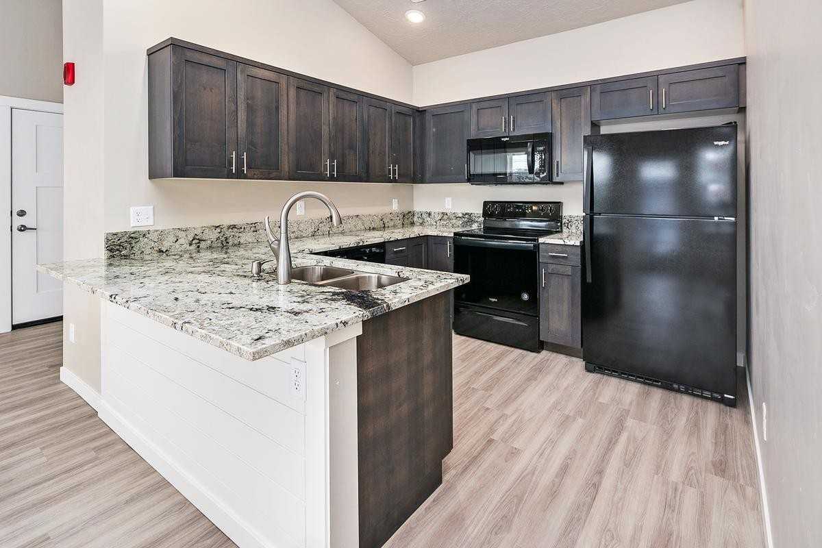 10201 Cherry Ln - Photo 4 of 10