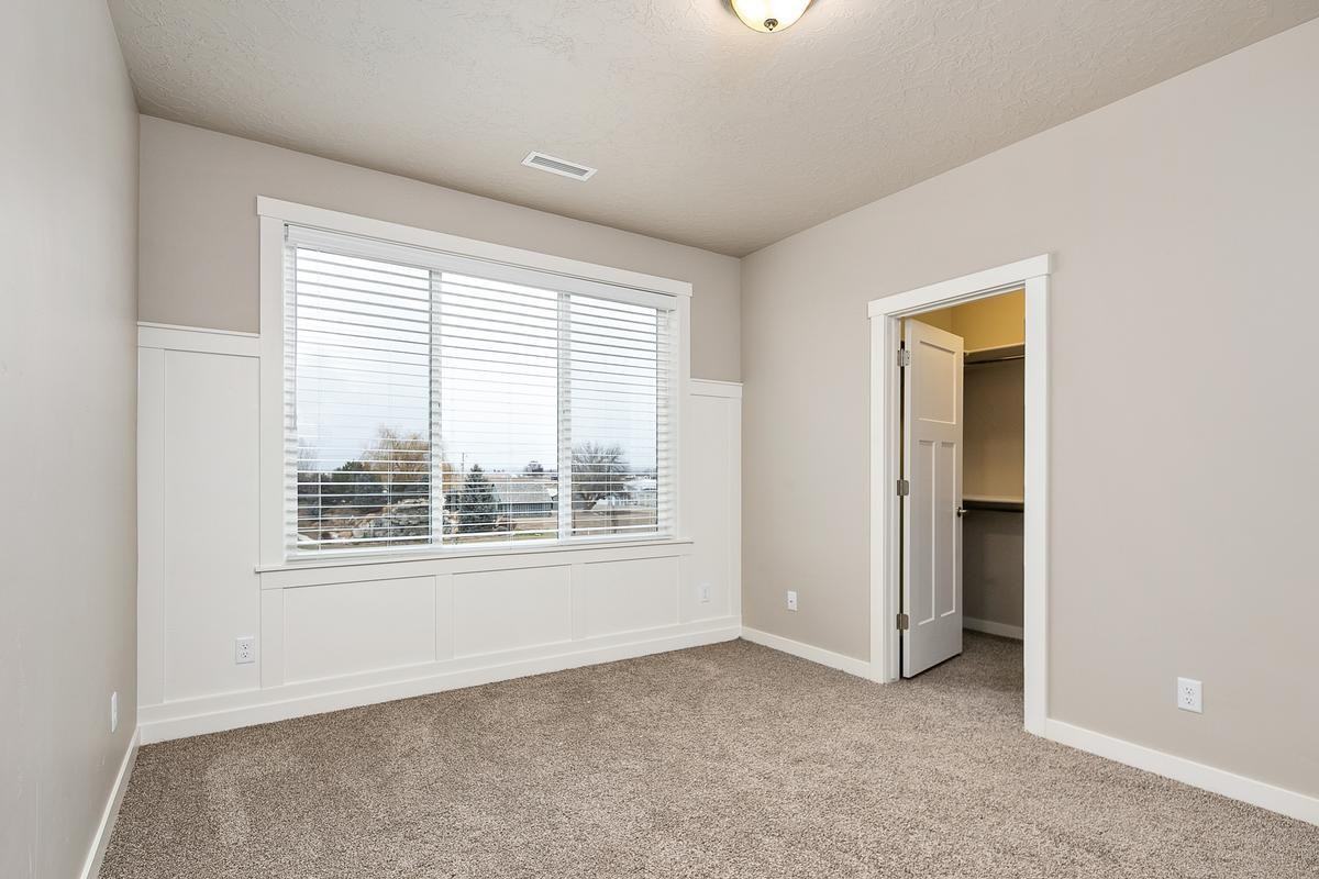 10201 Cherry Ln - Photo 5 of 10