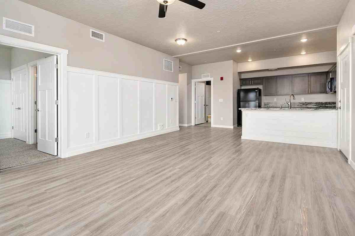 10201 Cherry Lane - Photo 5 of 17