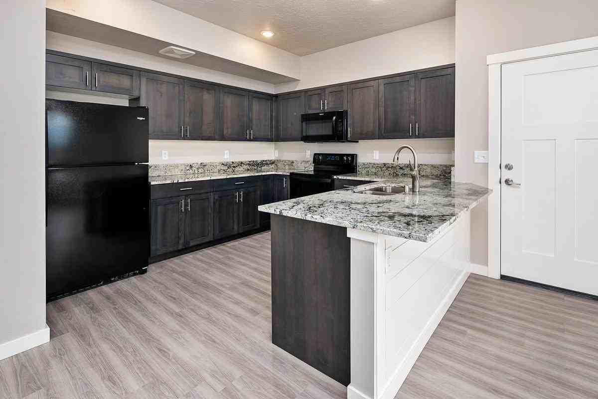 10201 Cherry Lane - Photo 3 of 17