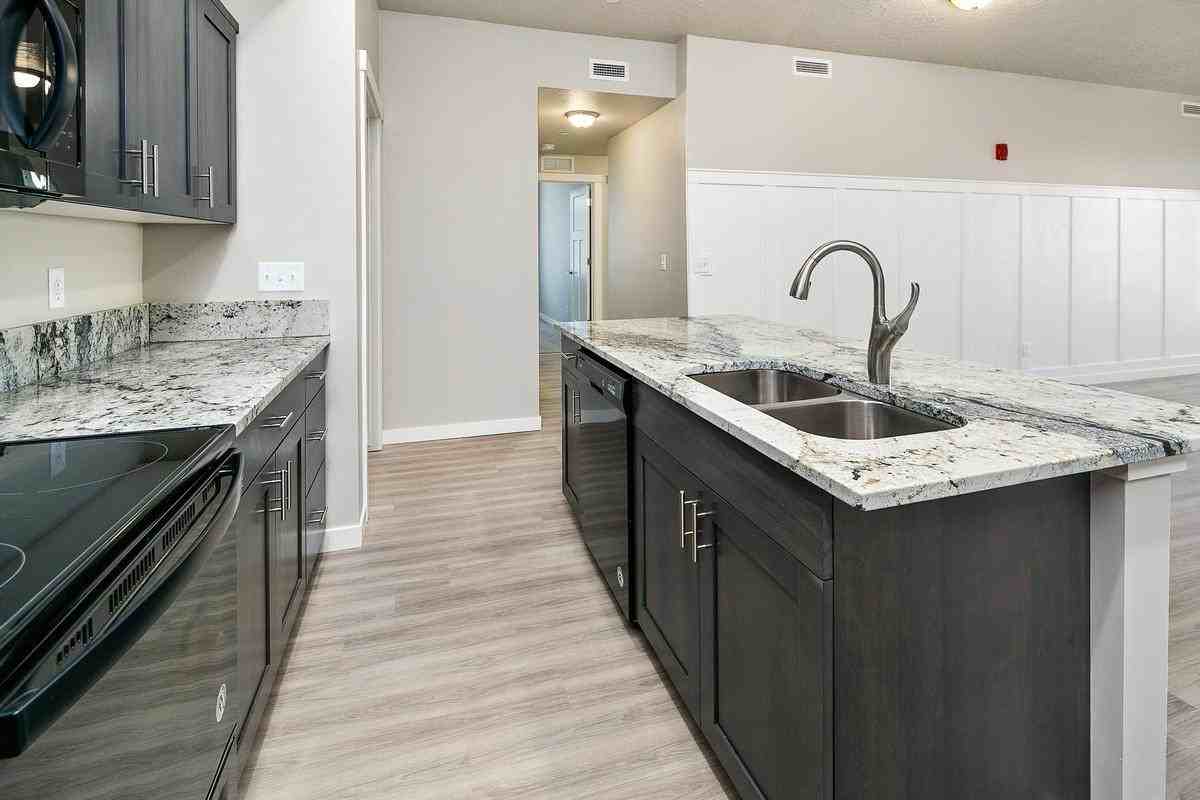 10201 Cherry Lane - Photo 2 of 20