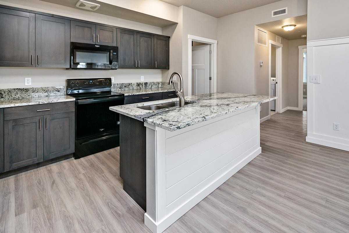 10201 Cherry Lane - Photo 6 of 20