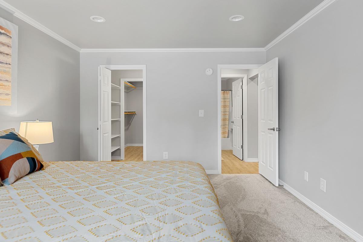 1101 W Greenough Dr - Photo 4 of 11